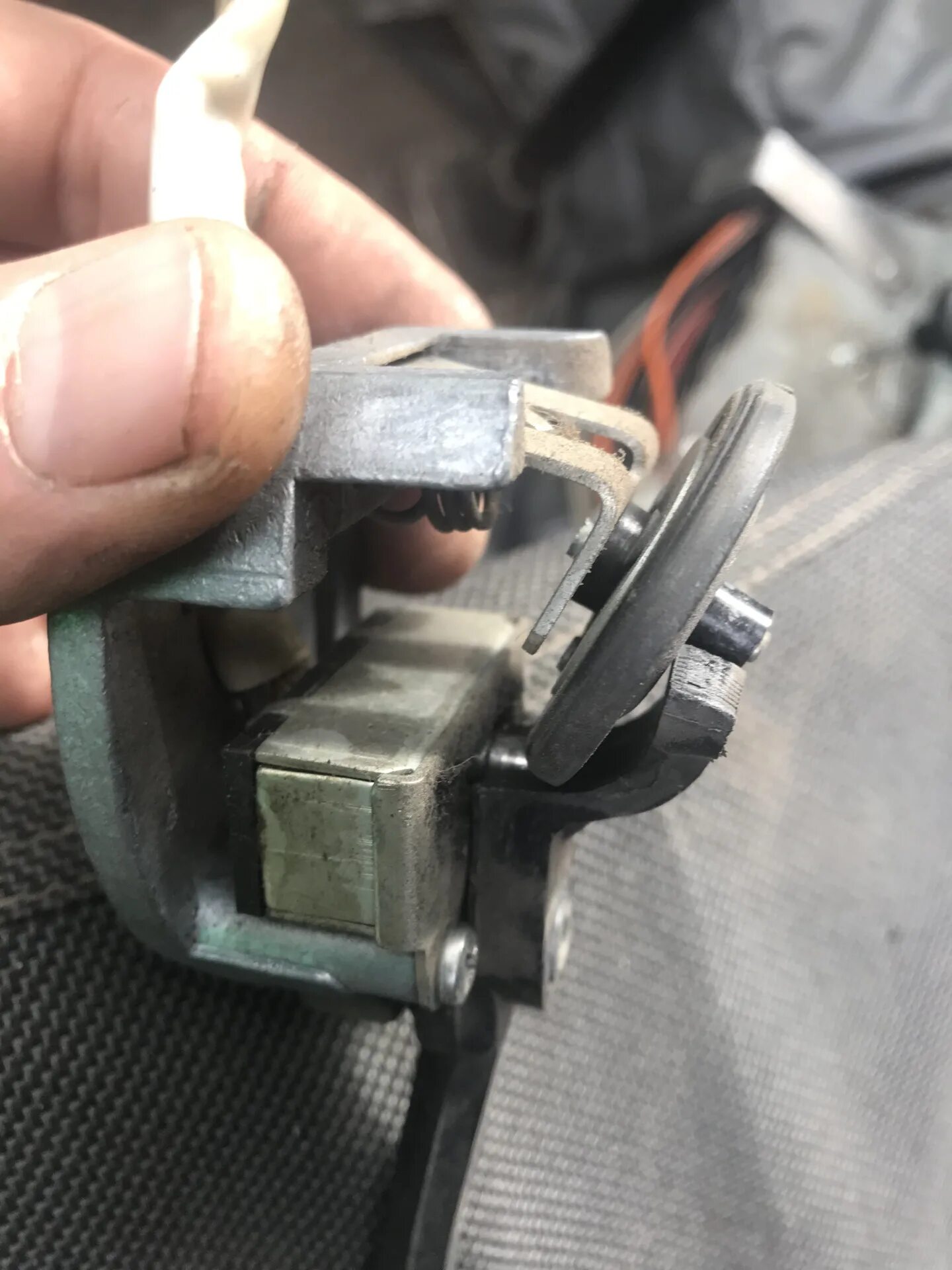 Не работают повороты уаз. Не работают повороты уаз. Не работают повороты уаз. Схема подключения кнопки аварийной сигнализации рс 950. Реле поворотов уаз 469 схема подключения.