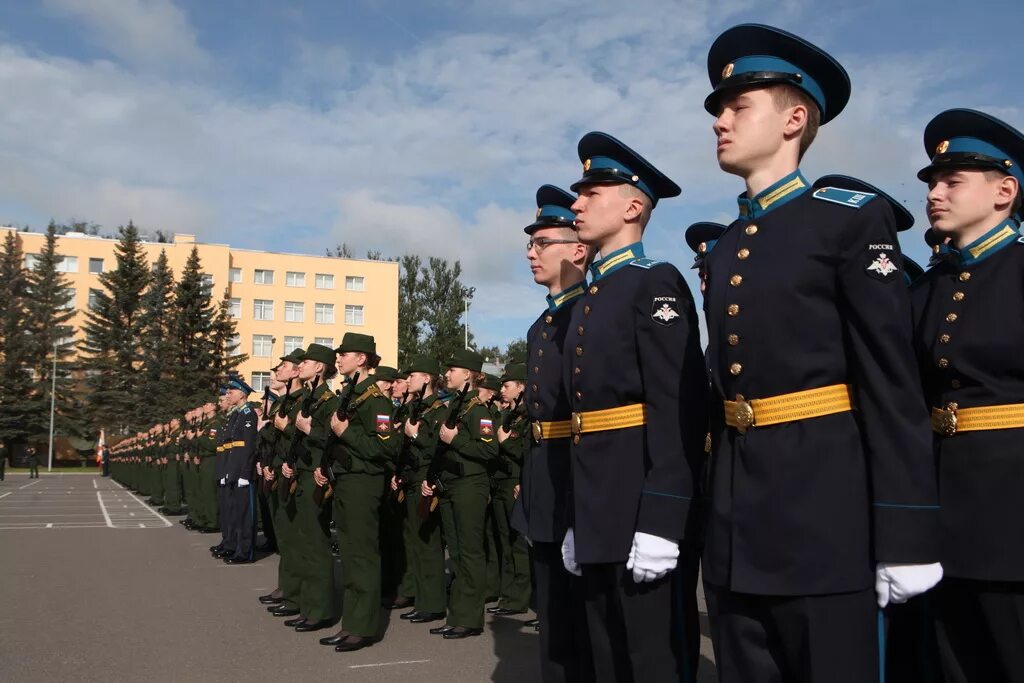 Вас им буденного. Академия имени Буденного в Санкт-Петербурге. Военная Академия связи Санкт-Петербург. Военная Академия связи Буденного. Училище связи в Санкт-Петербурге.