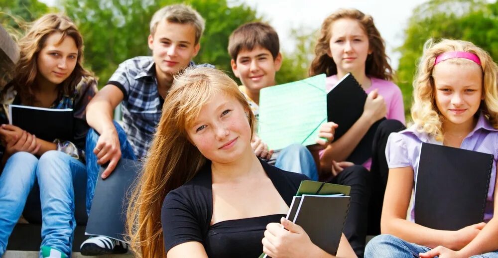 Cute student. Школьники. Изучение иностранных языков. Подработка школьников летом. Подработка для подростков фото.