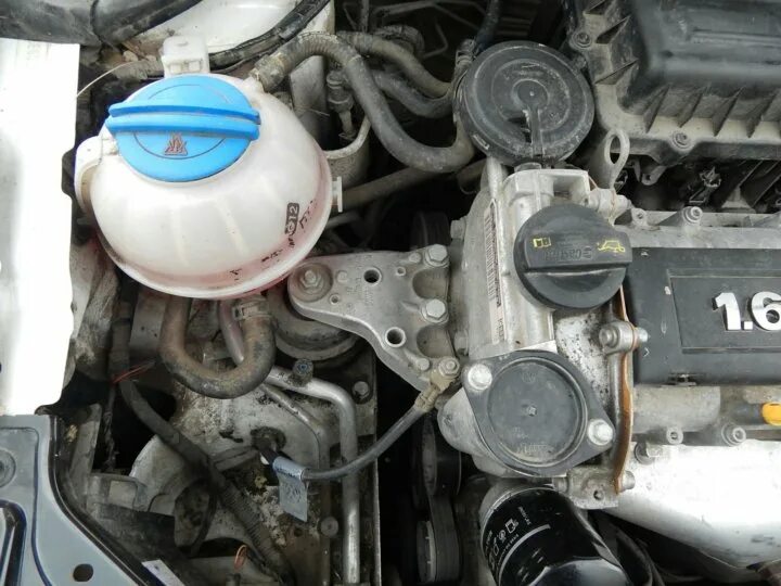 Мотор CFNA 1.6 VW Polo. Маслоотделителя поло 1.6 CFNA мембрана. CFNA 1.6 теплообменник. СОЖ CFNA Фольксваген поло.