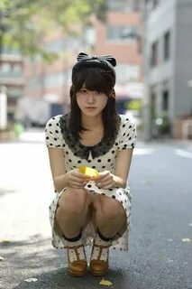 Японские шикарные женщины на корточках. 