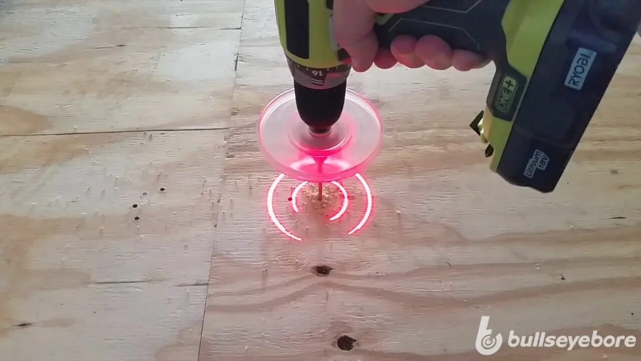 BULLSEYEBORE Laser Drill Guide. Лазерный прицел BULLSEYEBORE для дрели. Насадка на дрель для сверления перпендикулярных отверстий. Лазерная насадка на дрель для ровного сверления. Лазерная насадка на дрель для сверления