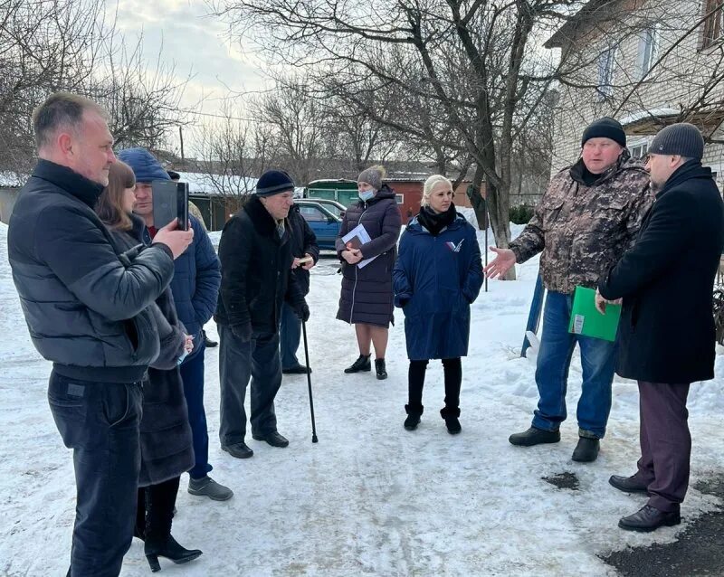 Рыльск курская область новости сегодня. Военные в Рыльске. Рыльск Курск. Город Рыльск Курская область ,депутат. Глава города Рыльска Курской области.