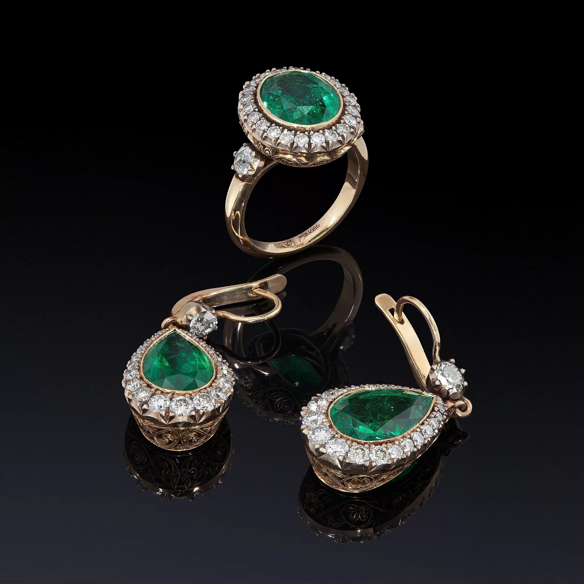 S komplekt ru. Коллекция Emerald золото изумруд. Серьги с Гидротермальными изумрудами. Зумруд Гаджиомаровна ювелир. Малахитовая шкатулка серьги изумруд.