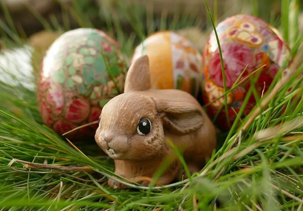 Пасхальные каникулы в европе. Пасхальный кролик Ostern. Ostern пасхальные традиции Германии. Фройе Остерн. Пасха в Германии Остерн.