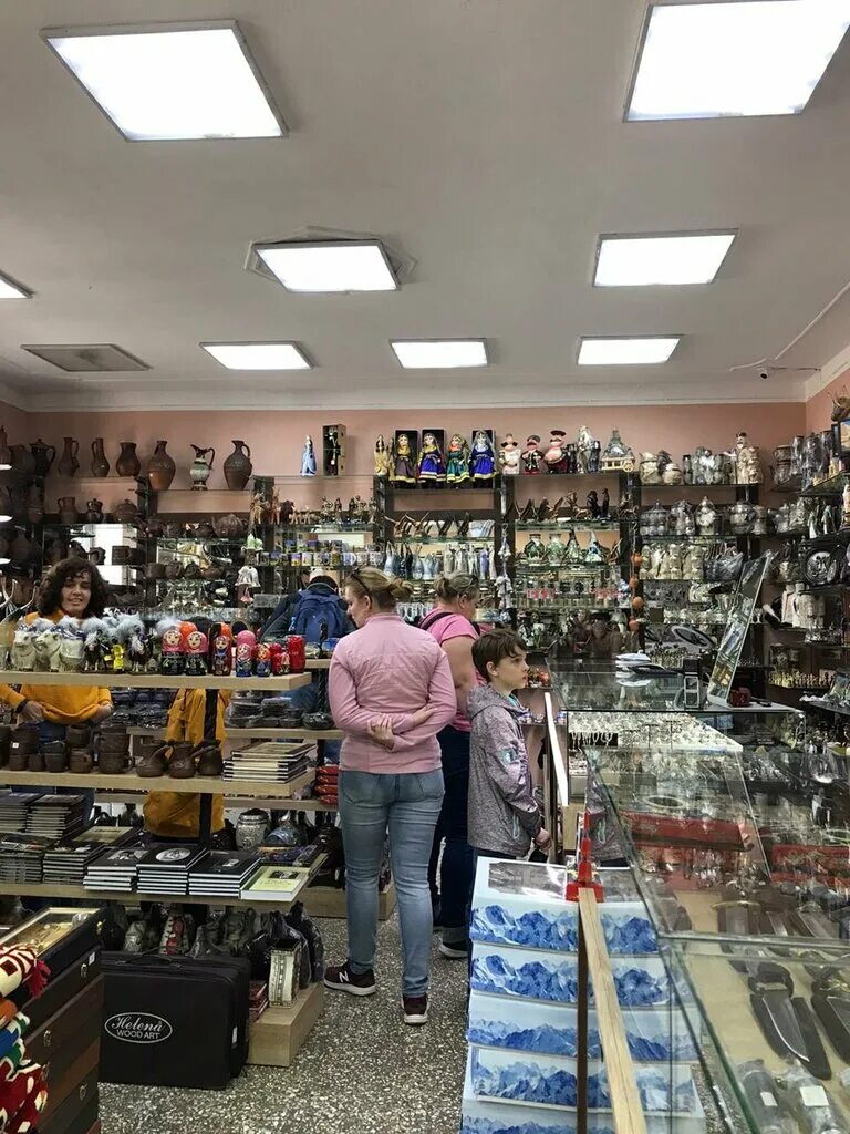 дербент завод коньячный завод. сувенирный магазин дагестан. гитарный магазин в дербенте. дербентский рынок, дербент. дербент рынок центральный.