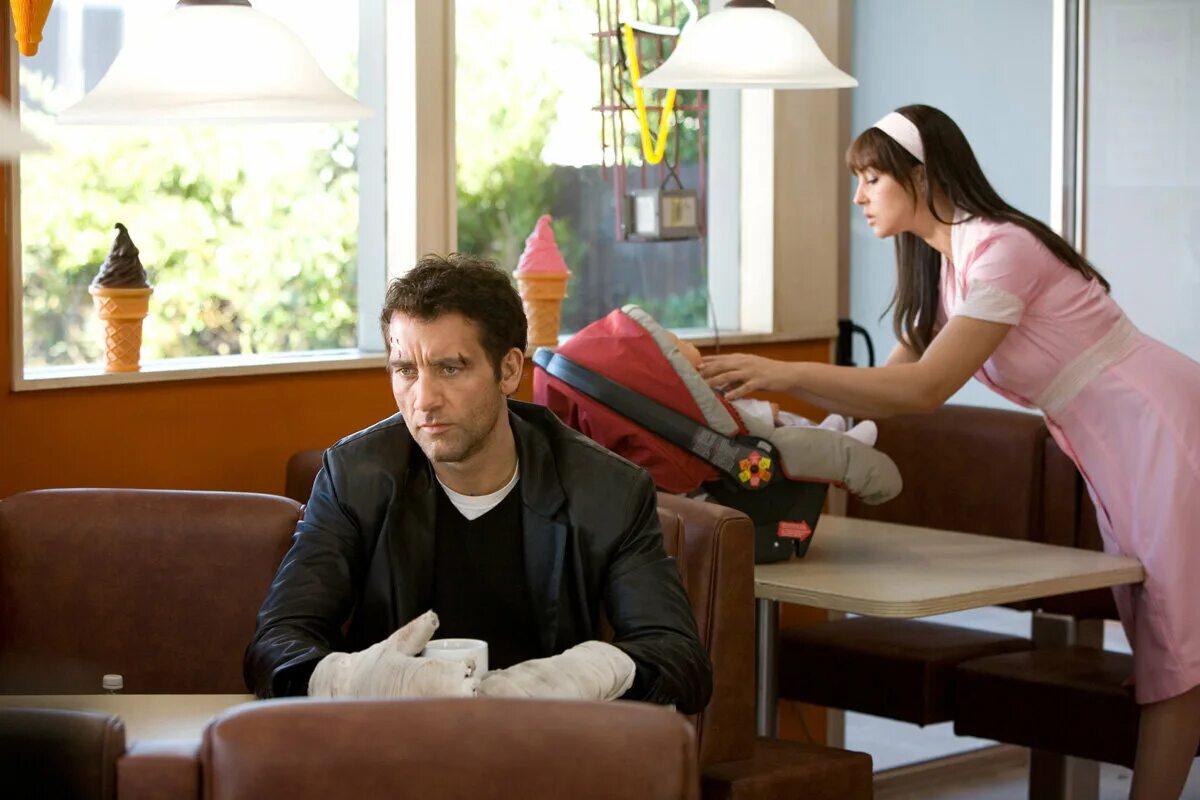 клайв оуэн и моника белуччи в фильме пристрели их. клайв оуэн пристрели их. клайв оуэн пристрели их. перестрелка фильм. пристрели их 2007.