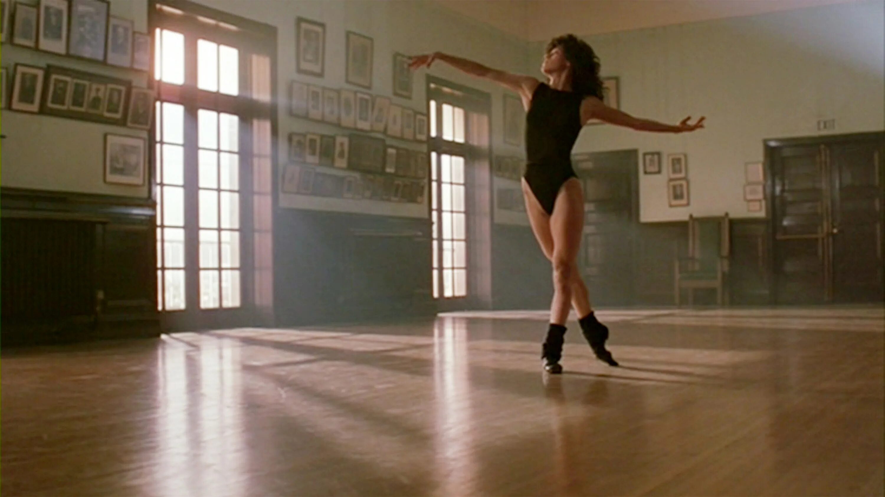 Танец вспышка. Flashdance 1983. Flashdance. Flash dance. Flashdance (musical).