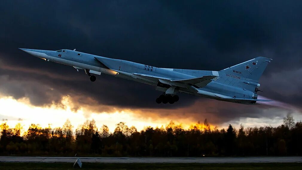 Ту 22м3 википедия. Ту-22м3 сверхзвуковой самолёт. Ту-22м3. Бомбардировщик ту-22м3. Ту-22м3 Дальний бомбардировщик.