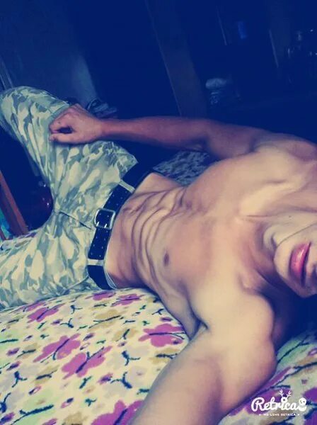 парни в кровати без лица. парни в кровати без лица. парень пресс на крвоате. парень в тру ссах без лица. парни в кровати без лица.