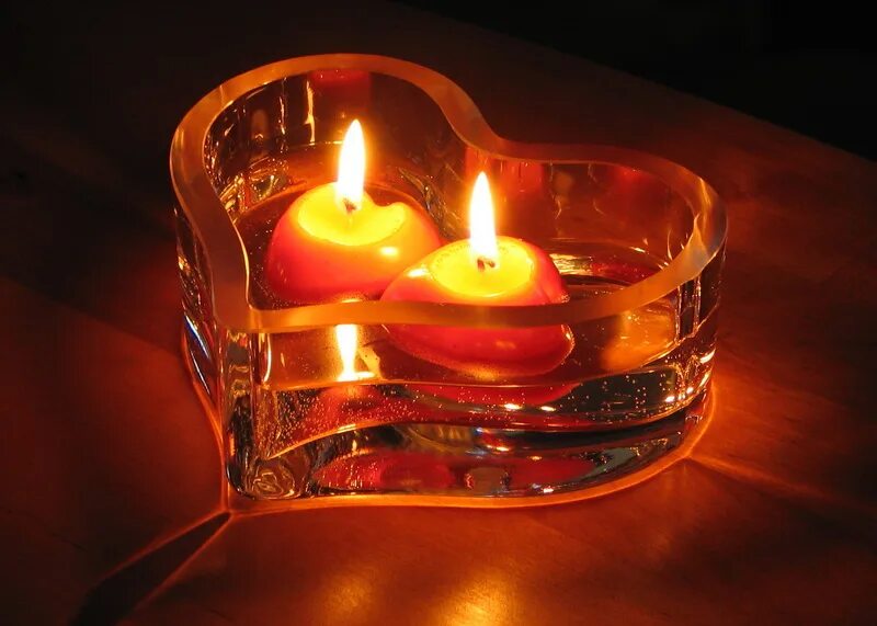 Две свечи. Свеча любовь. Свечи для любовной магии. Свечка с надписью. Свечка с надписью.