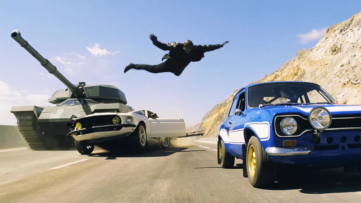 Fast furious chase scene. Форсаж 6 (2013) furious 6. 6 фаст фуриус. форсаж 6 тачки. форсаж 6 погоня за танком.