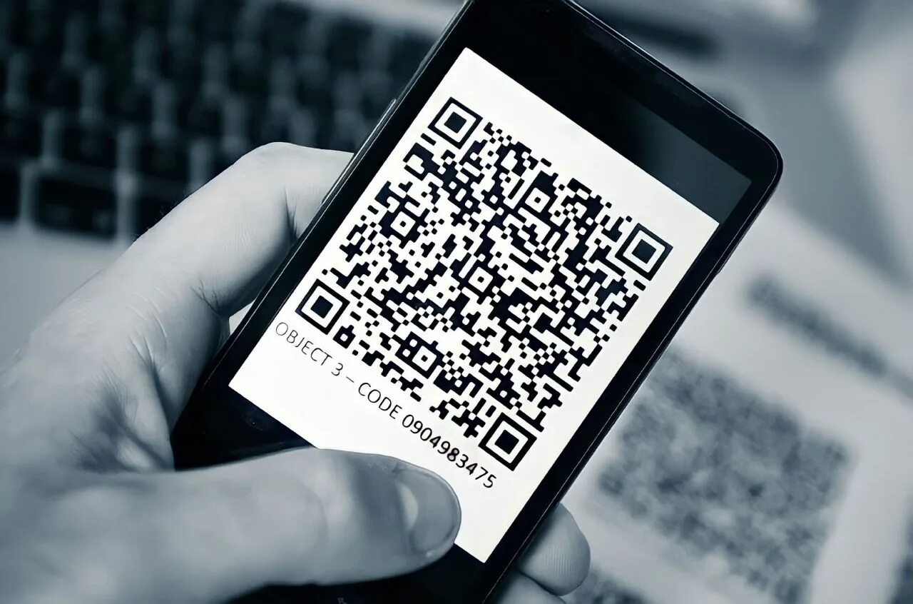Qr код смартфон. Qr код. смартфон qr код. мошенники qr коды. qr код картинка.