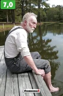 Старик и пруд