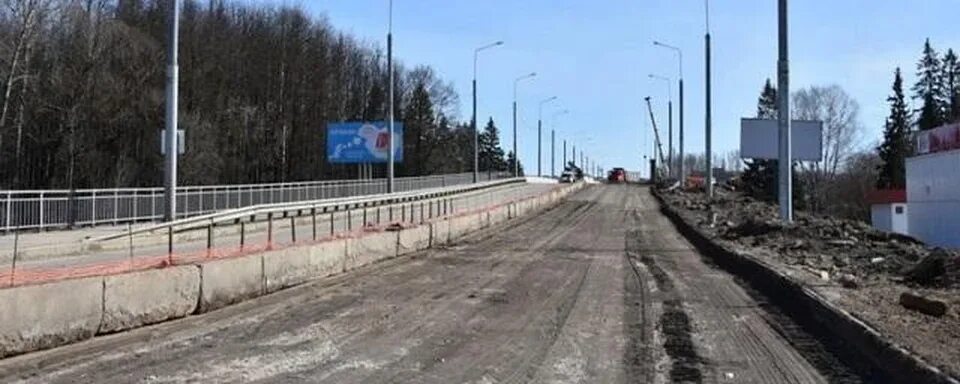 В Костроме на путепроводе Юбилейный началась укладка верхнего асфальтового слоя 