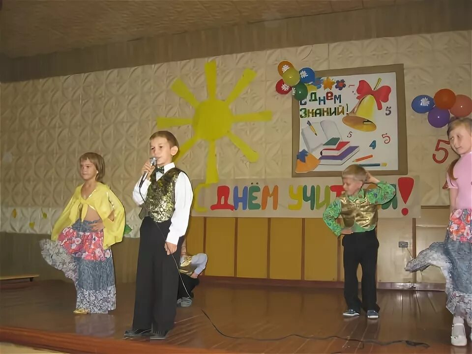 Поселок Октябрьский Зуевский район школа. Октябрьский Зуевский район. Поселок Октябрьский Зуевского района Кировской области. Октябрьский поселок Кировская область школа.