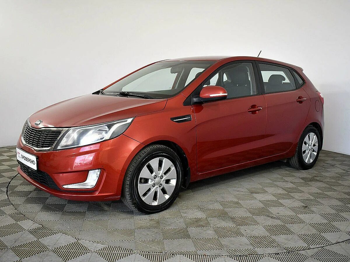 Рио хэтчбек 2013. Kia Rio III 2013. Киа Рио 3 хэтчбек. Kia Rio 2013 хэтчбек. Kia Rio 1.6 at.