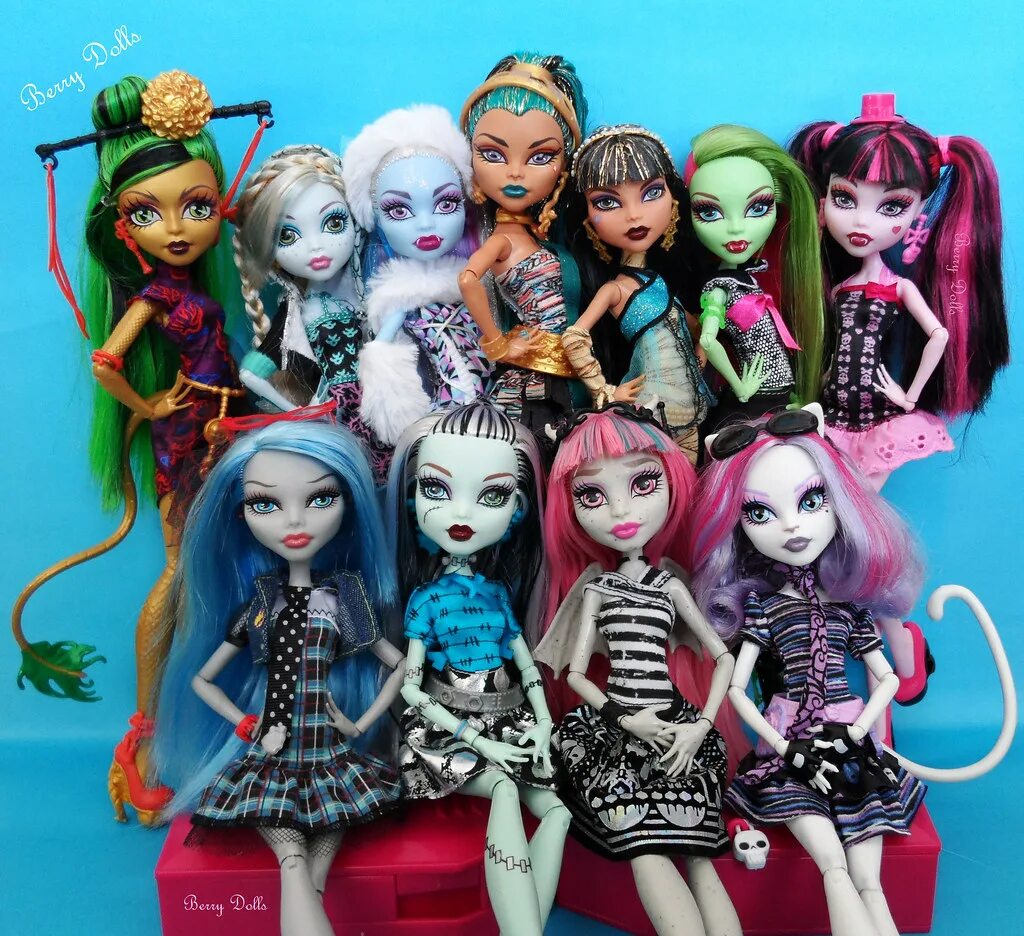 Монстряшки Монстер Хай. Куклы Монстер Хай 2010. Monster High куклы коллекции. Куклы Монстер Хай новая коллекция. Куклы монстры показать