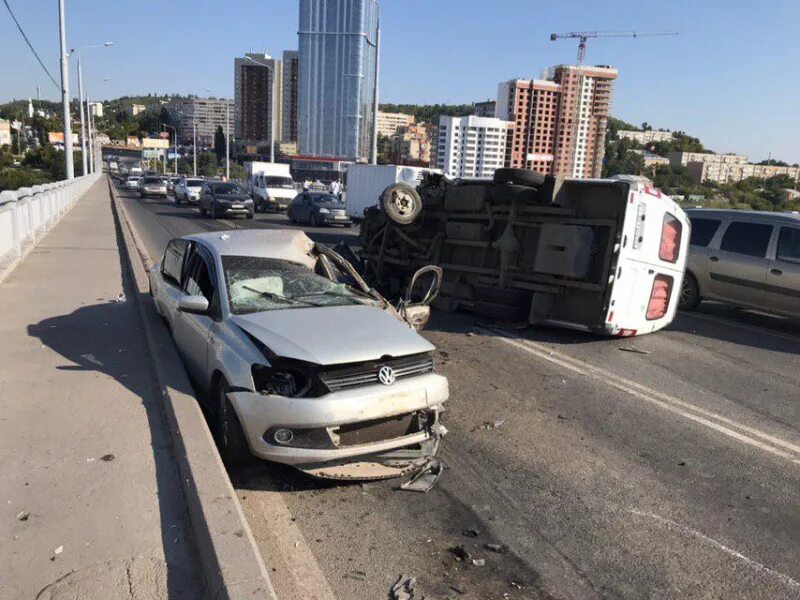 Аэродром энгельс новости на сегодня происшествия. ЧП Саратов на мосту Энгельс. ДТП на мосту Саратов Энгельс. Авария на Саратовском мосту. ДТП на мосту Саратов Энгельс сегодня.