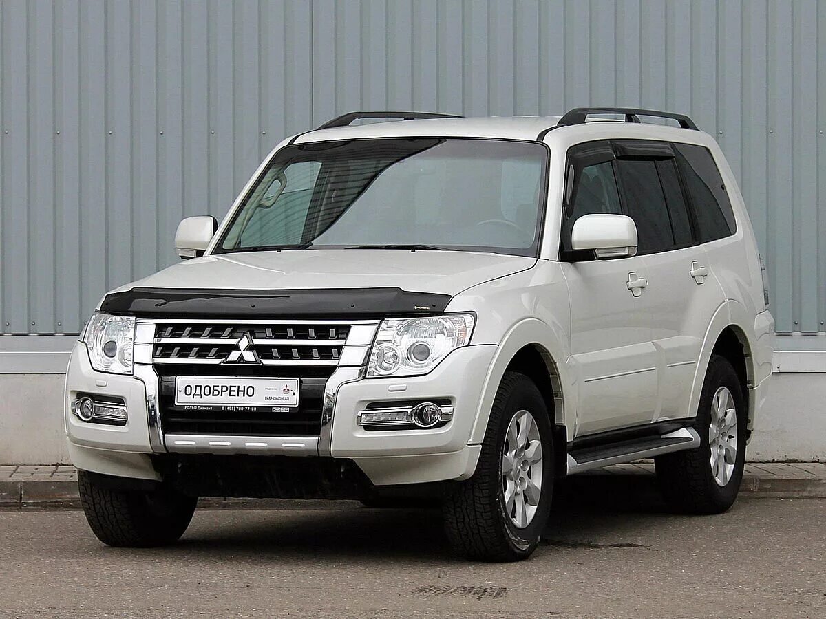 Mitsubishi pajero 2015. Митсубиси Паджеро 4. Mitsubishi Pajero 4 3.0. Мицубиси Паджеро 2015. Mitsubishi Pajero 2015 белый.