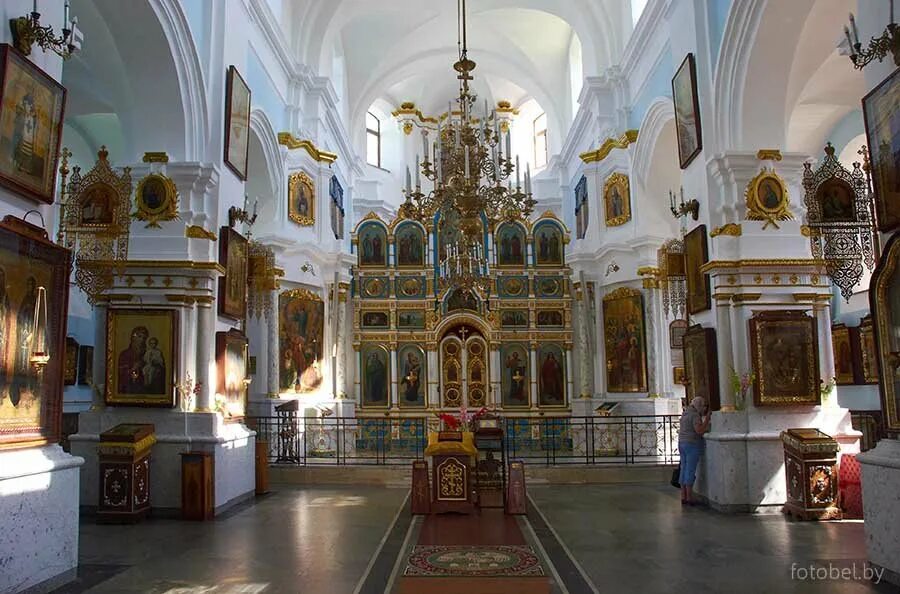 Спасо кафедральный собор актовый зал. Кафедральный собор в смоленске, двор. Служба в кафедральном соборе минска. Свято-духов кафедральный собор в минске. Вознесенский собор ульяновск интерьер.