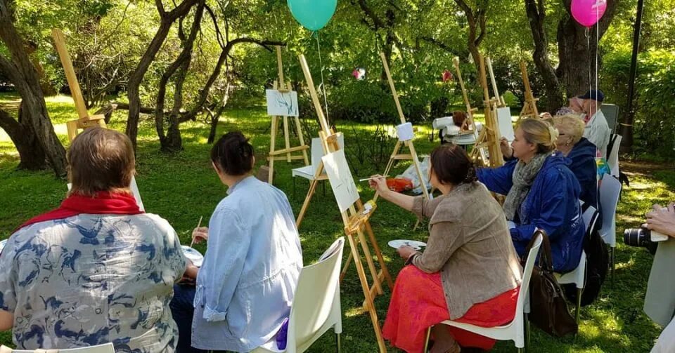 Долголетие на горьковской. Московское долголетие парк Дубки. Московское долголетие. Московское долголетие занятия на свежем воздухе. Центр Московского долголетия.