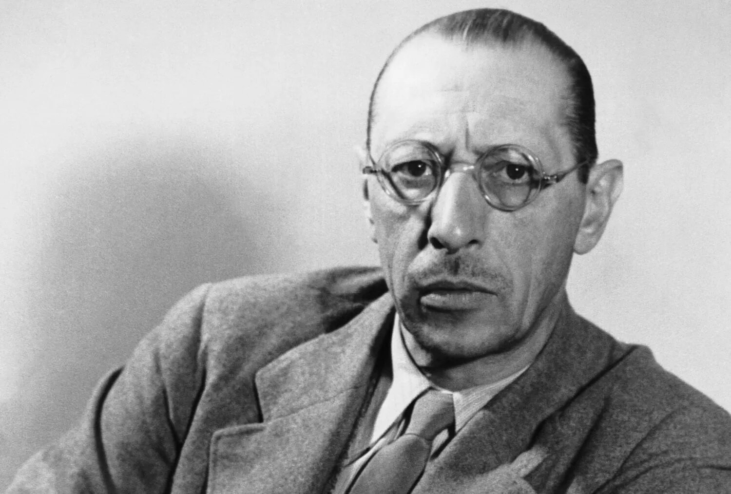 Русский композитор стравинский. Игорь фёдорович стровицкий. Игорь фёдорович стравинский дережёр. Игорь федорович стравинский композитор. Игорь стравинский.