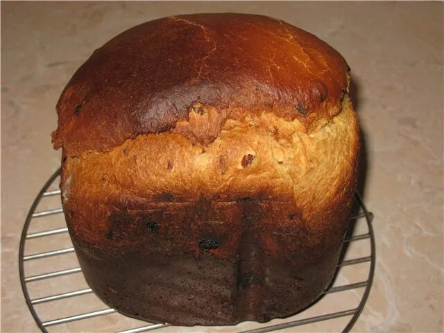 Подгоревший хлеб. Кулич подгорел. Горелый кулич. Горелый хлеб. Сгоревший хлеб