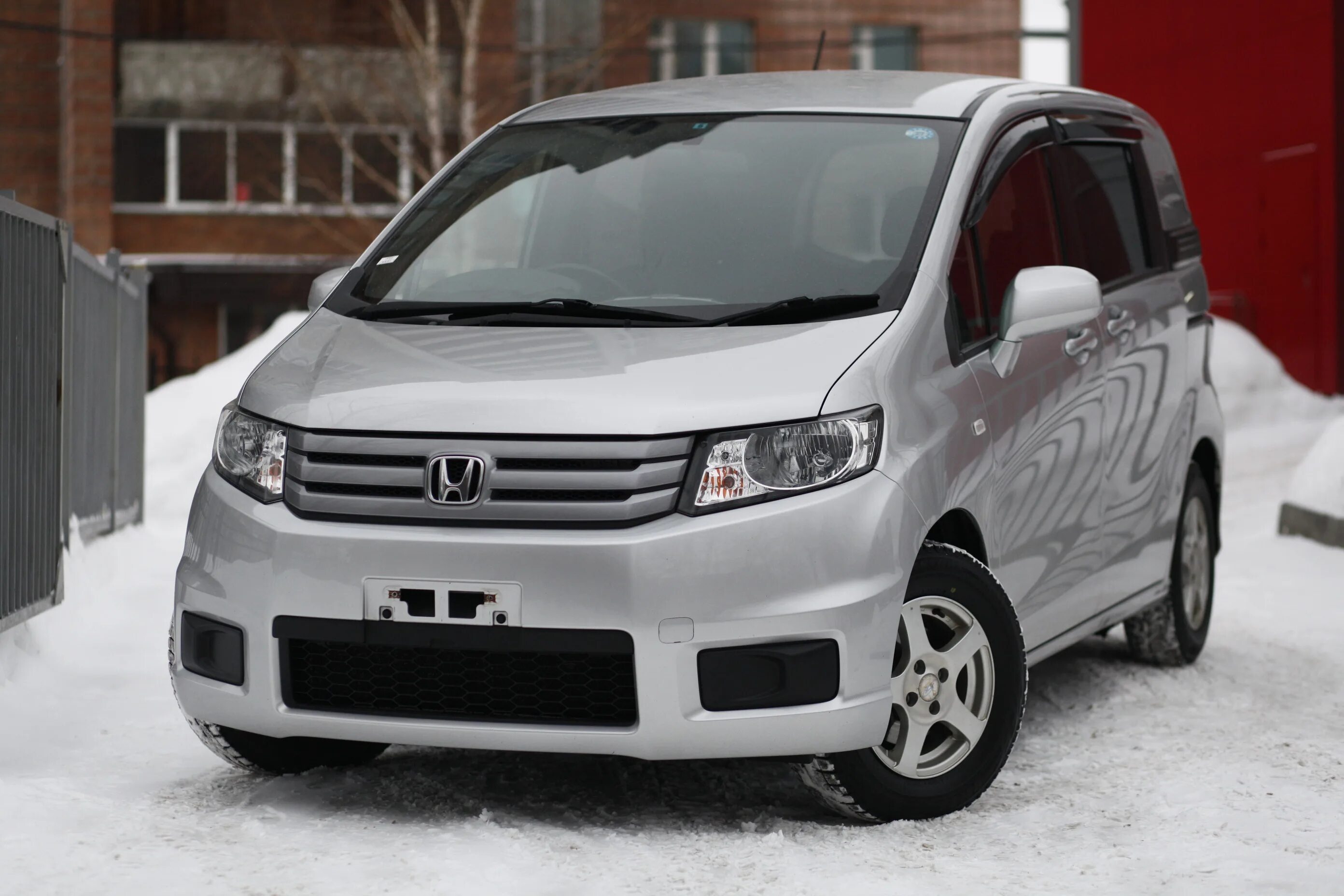 Хонда Спайк 2010 года. Honda freed 2010. Honda freed Spike. Honda freed Spike 2015.