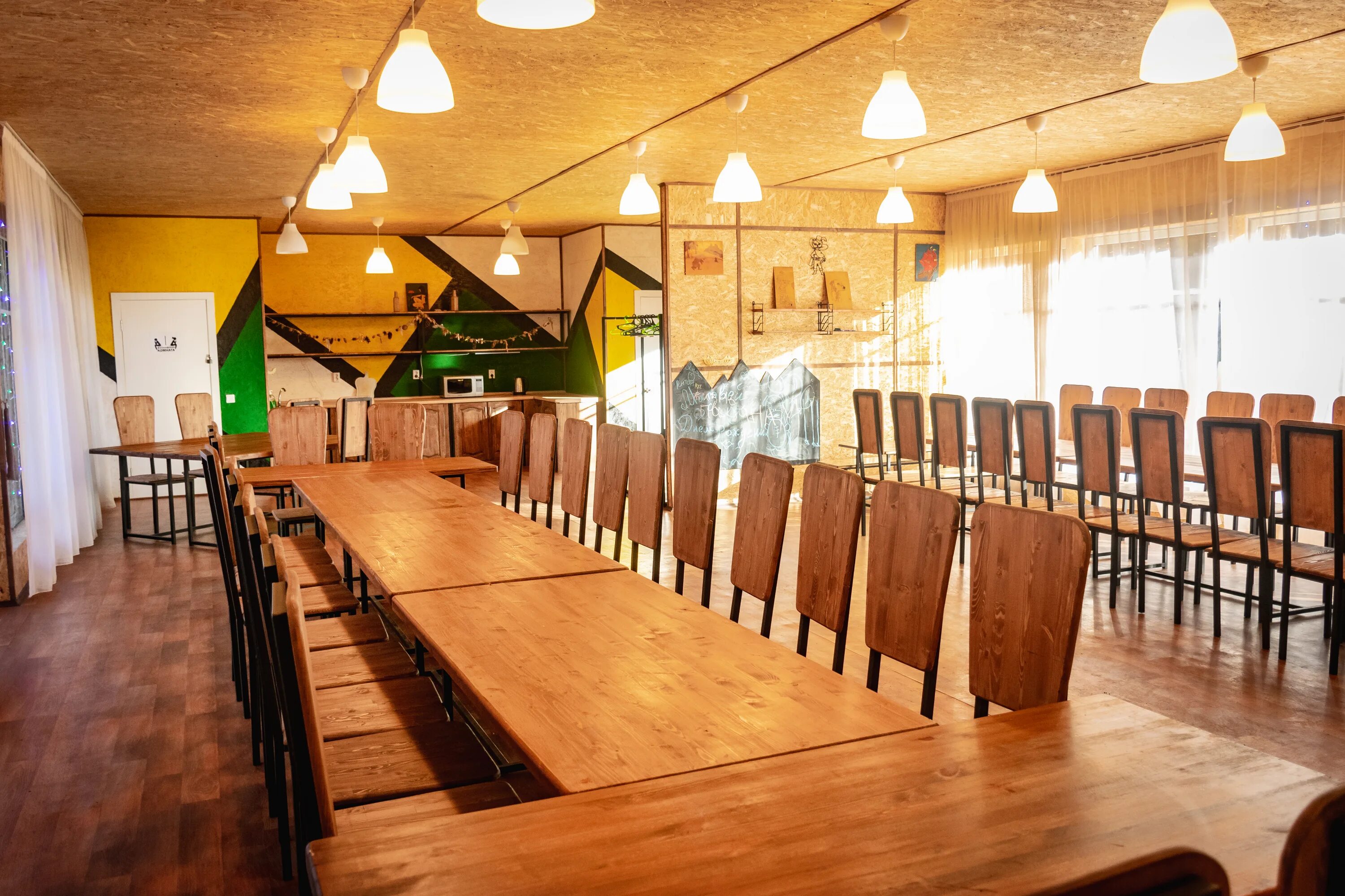 комната отдыха. интерьер бильярдной. помещение для отдыха 9. комната с теннисным столом. интерьеры бильярдных комнат в частном доме.