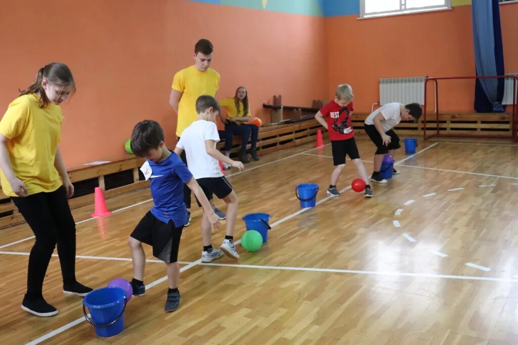 спортивный праздник в классе. спортивный праздник в школе. фото спортивного праздника для начальных классов. спортивные соревнования веселые старты. спортивный праздник в классе.