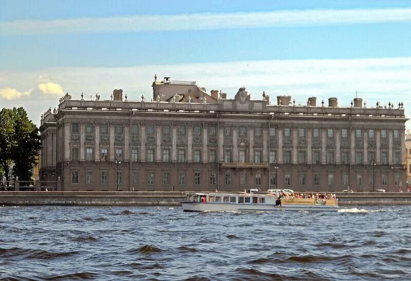 Мраморный дворец выставки. Мраморный дворец выставки