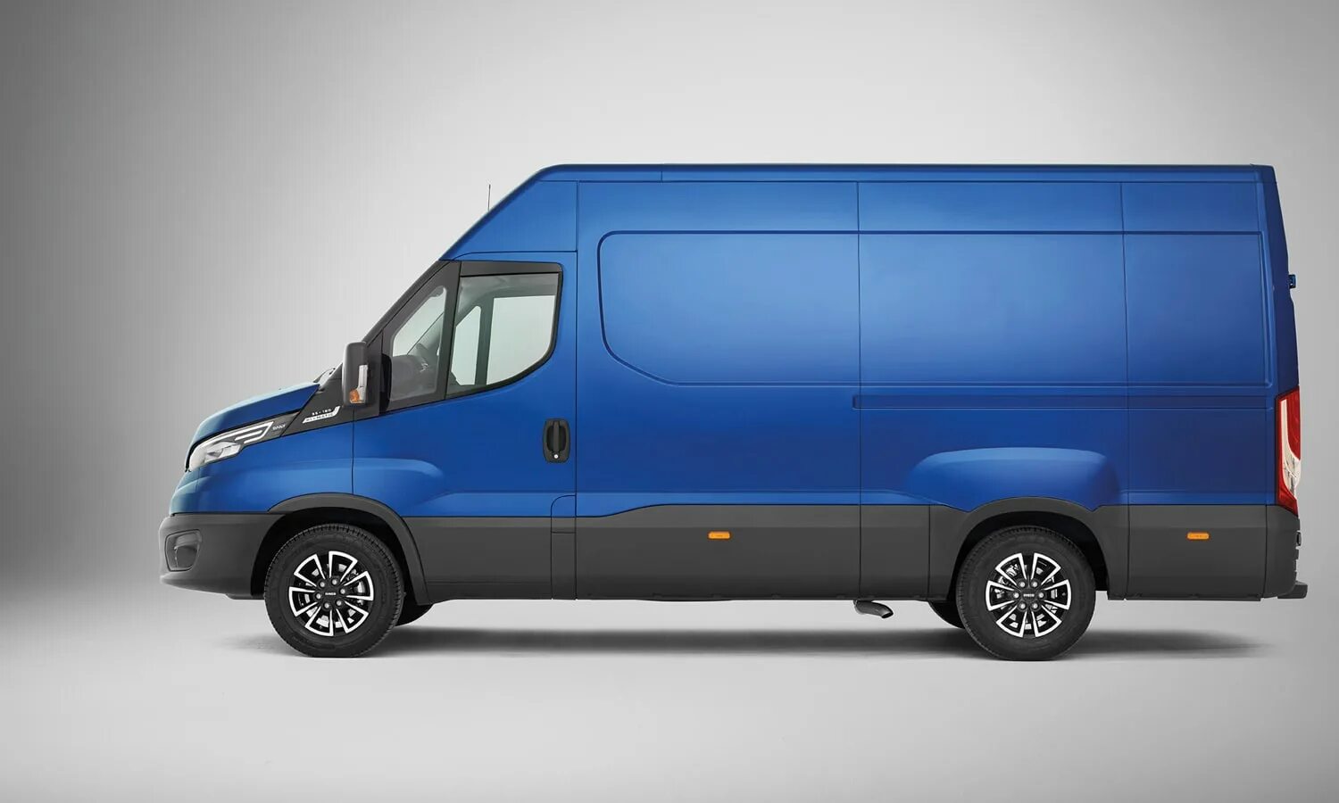 Ивеко Дейли фургон. Iveco Daily 2021 фургон. Ивеко Дейли 6 поколение. Новый Ивеко Дейли 2021. Ивеко дейли фото