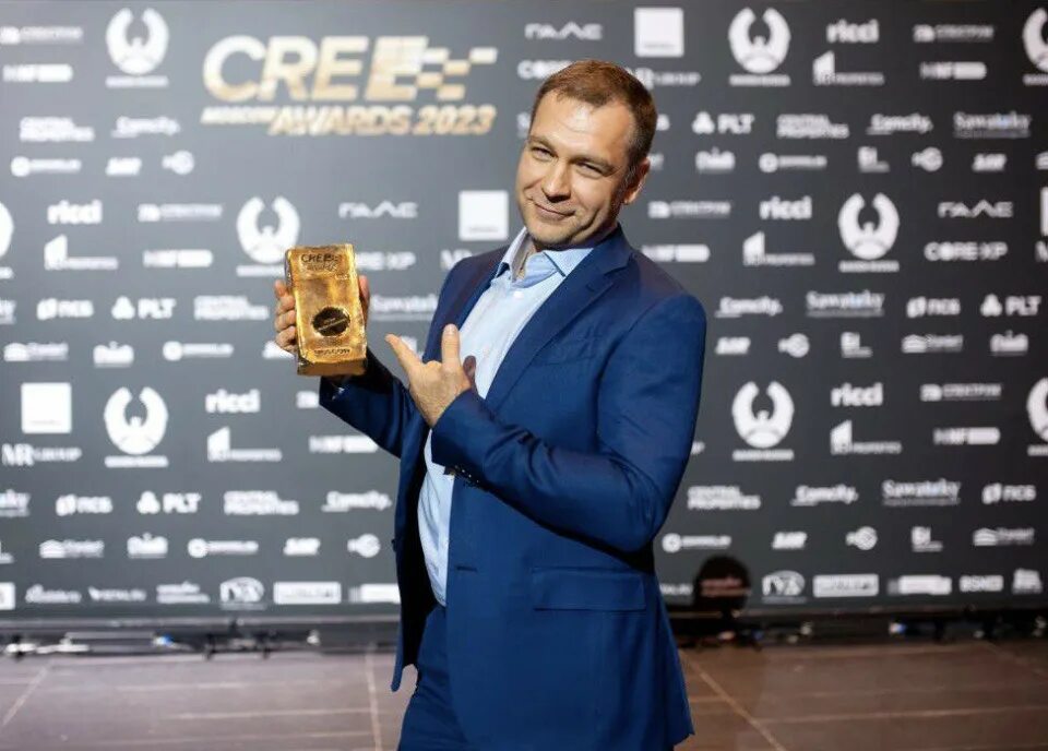 Cre Awards кирпич. Центры Gatehouse Awards в Москве. Победитель cre Moscow Awards 2022. Crew Moscow Awards.