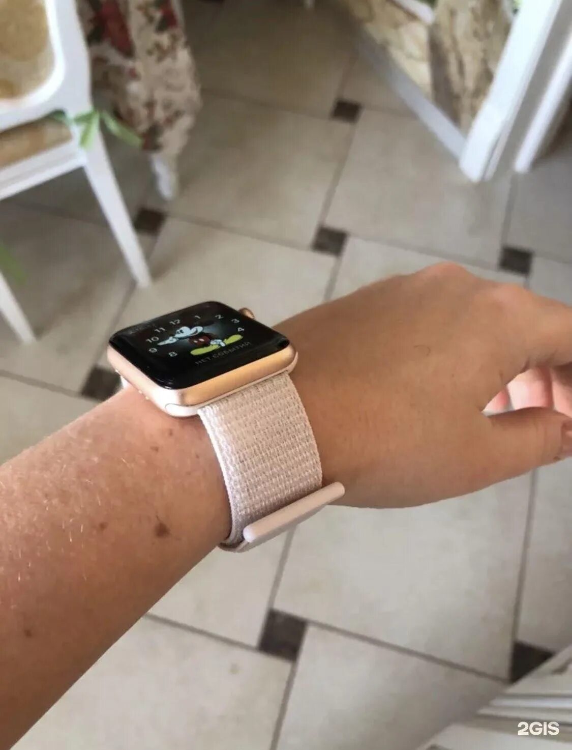Ремешок цвета сияющая звезда. Эпл вотч se 40 мм 2025 ремешок. apple watch se 2025 ремешок. эпл вотч с белым ремешком. apple watch se 2025 40mm.