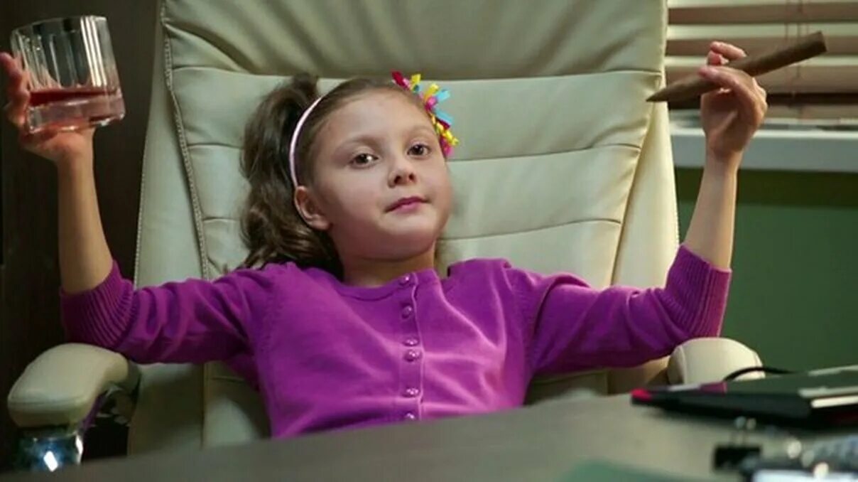 алиса из кухни сейчас. алиса баринова кухня. алиса панченко. кухня сериал огузок и вика. алиса панченко 2020.