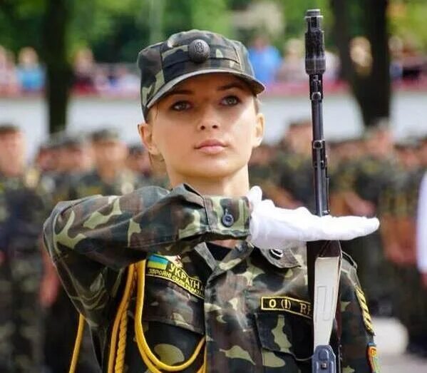 Женщины военнослужащие. Боевые украинки. Боевые украинки. Девушки военнослужащие украины. Боевые украинки.