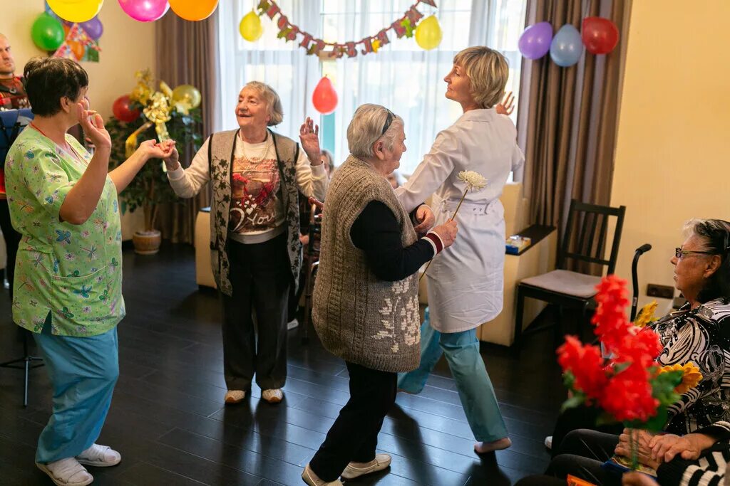 Гарденотерапия для инвалидов. Дом престарелых и инвалидов 1 золотая осень. Дом престарелых и инвалидов 1 золотая осень. Пансионат золотая осень иваново. Мариинск дом престарелых и инвалидов милосердие.