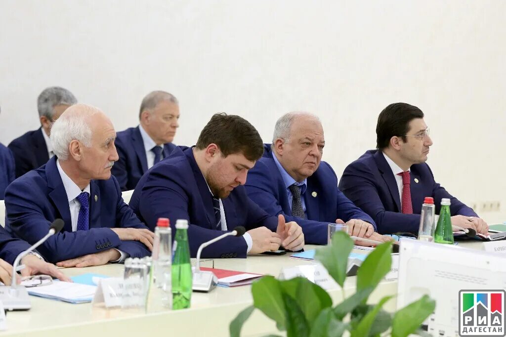 Администрация города махачкалы. Глава администрации г махачкалы. Рд г махачкала. Рд г махачкала. Зам председателя правительства рд.