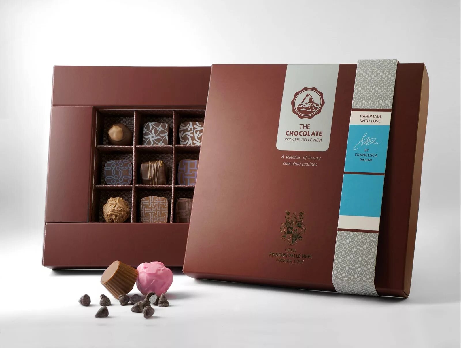 Сколько стоит упаковка конфет. Chocolate Packaging Box ассорти. Конфеты elit 1924 Luxury collection Chocolate Pralines. Коробка дизайнерская для конфет. Необычная упаковка шоколада.