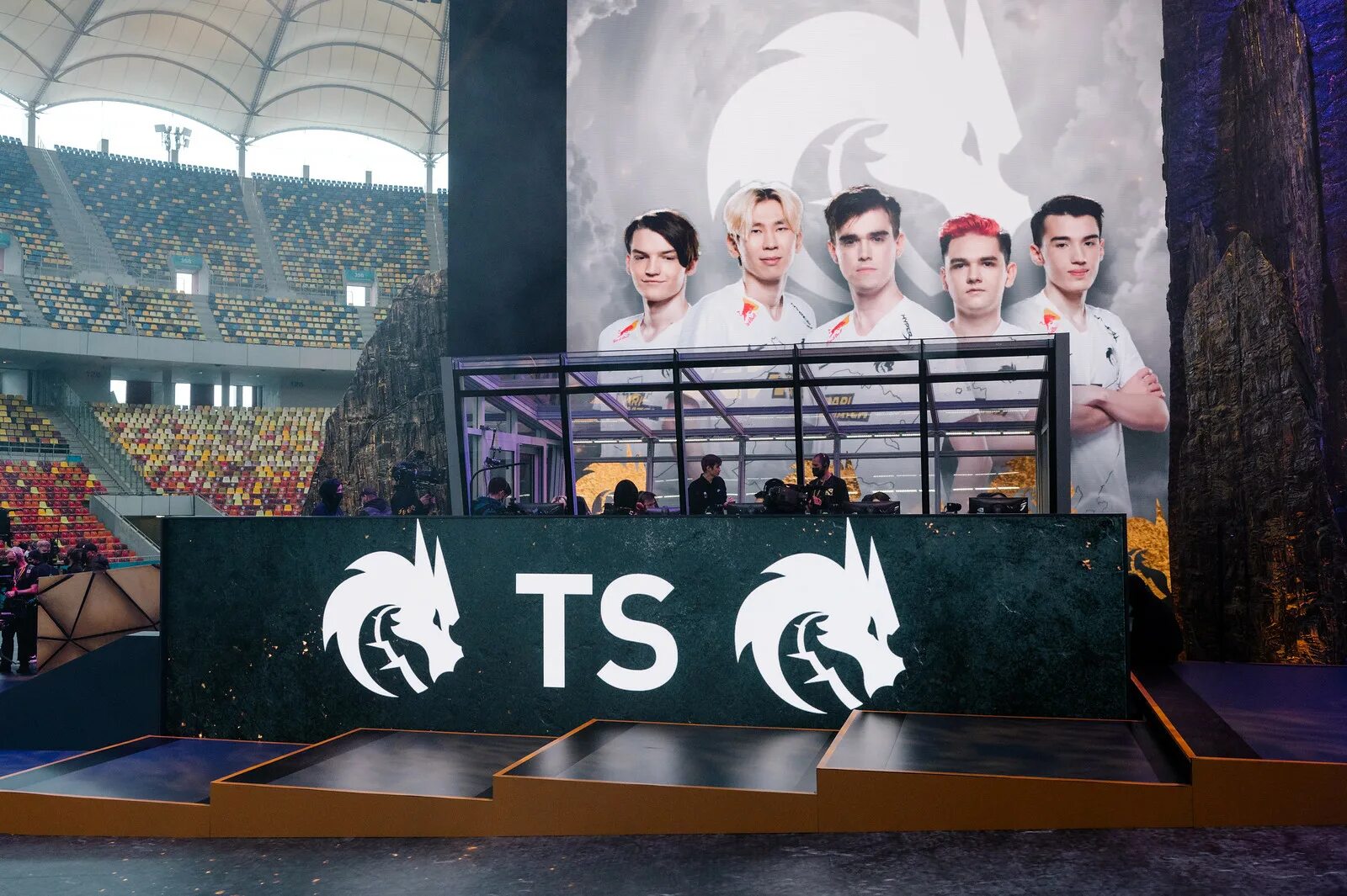 Тим спирит Интернешнл 2021. Киберспорт тим спирит. Team Spirit чемпионы the International 10. Team Spirit Dota 2 International 2021 победа. Первая победа тим спирит на интернешнл год