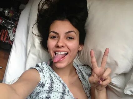 Домашние селфи Victoria Justice.