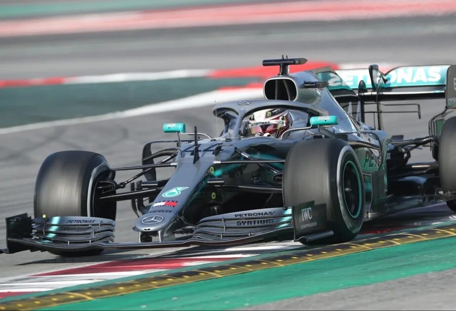 Газ в формуле 1. Mercedes w10 f1. Formula 1 Mercedes. Мерседес ф1 2021. Lewis Hamilton Mercedes 2022.