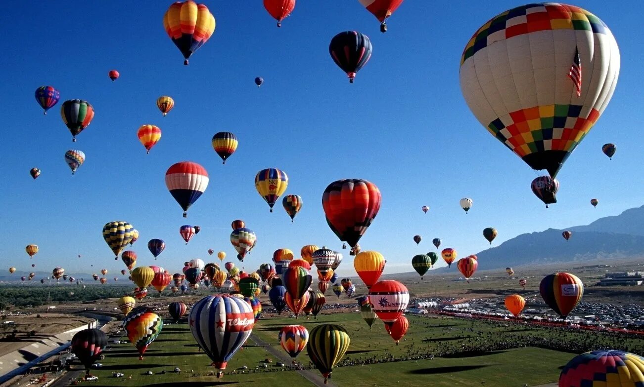 Где есть воздушные шары. Фиеста парк в Альбукерке. Альбукерка аэростаты. Альбукерка фестиваль шаров. Международный фестиваль воздушных шаров в Альбукерке 1972 год.