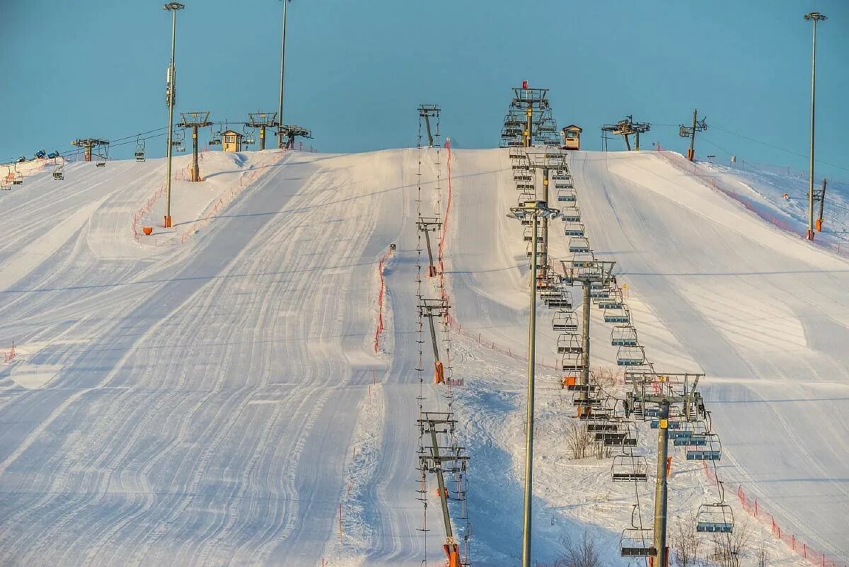Игора горнолыжка. Игора кресельный подъемник. Игора горнолыжный курорт шар. Игора склоны. Подъемник на игоре.