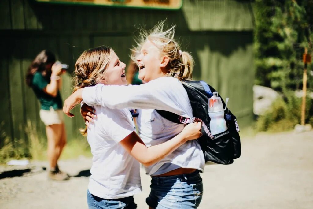 Missed each other. Завести друзей для детей. Заводить друзей картинка для детей. Картинки спорт помогает завести друзей. Friends children Home.