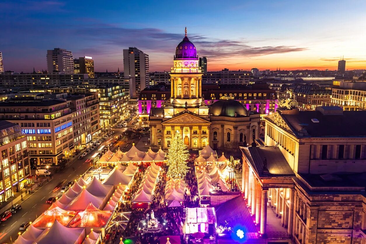 Берлин перед рождеством. Berlin market. Берлинский маркет сюр. Маркеты в берлине. Рождественский берлин.