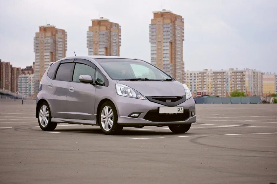 Купить хонда фит в новосибирске. Honda Fit 2009. Хонда фит РС 2009. Honda Fit RS 2006. Хонда фит RS 2009.