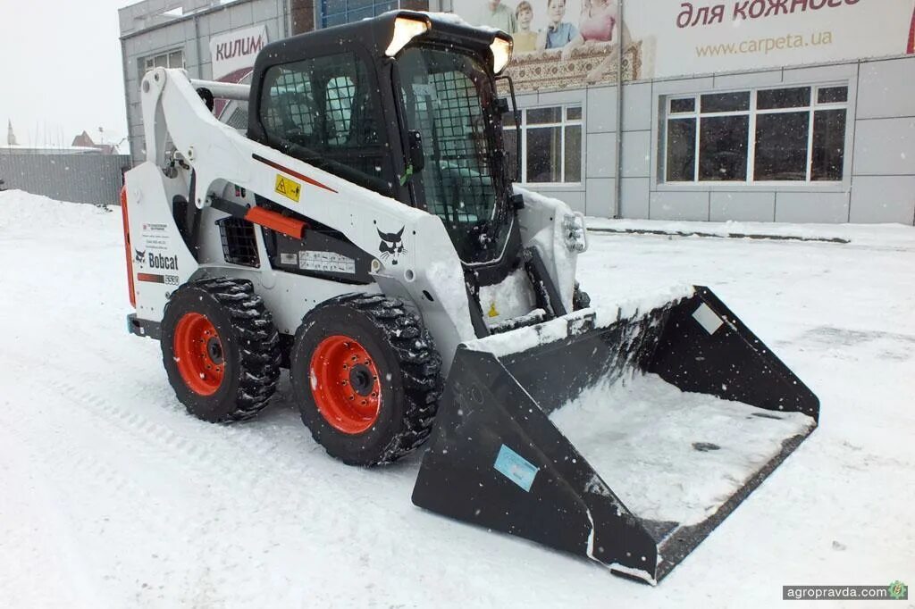 Bobcat 530. Погрузчик Bobcat s530. Минипогрузчик Бобкат с530. Бобкэт 530. Погрузчик Бобкэт 530.