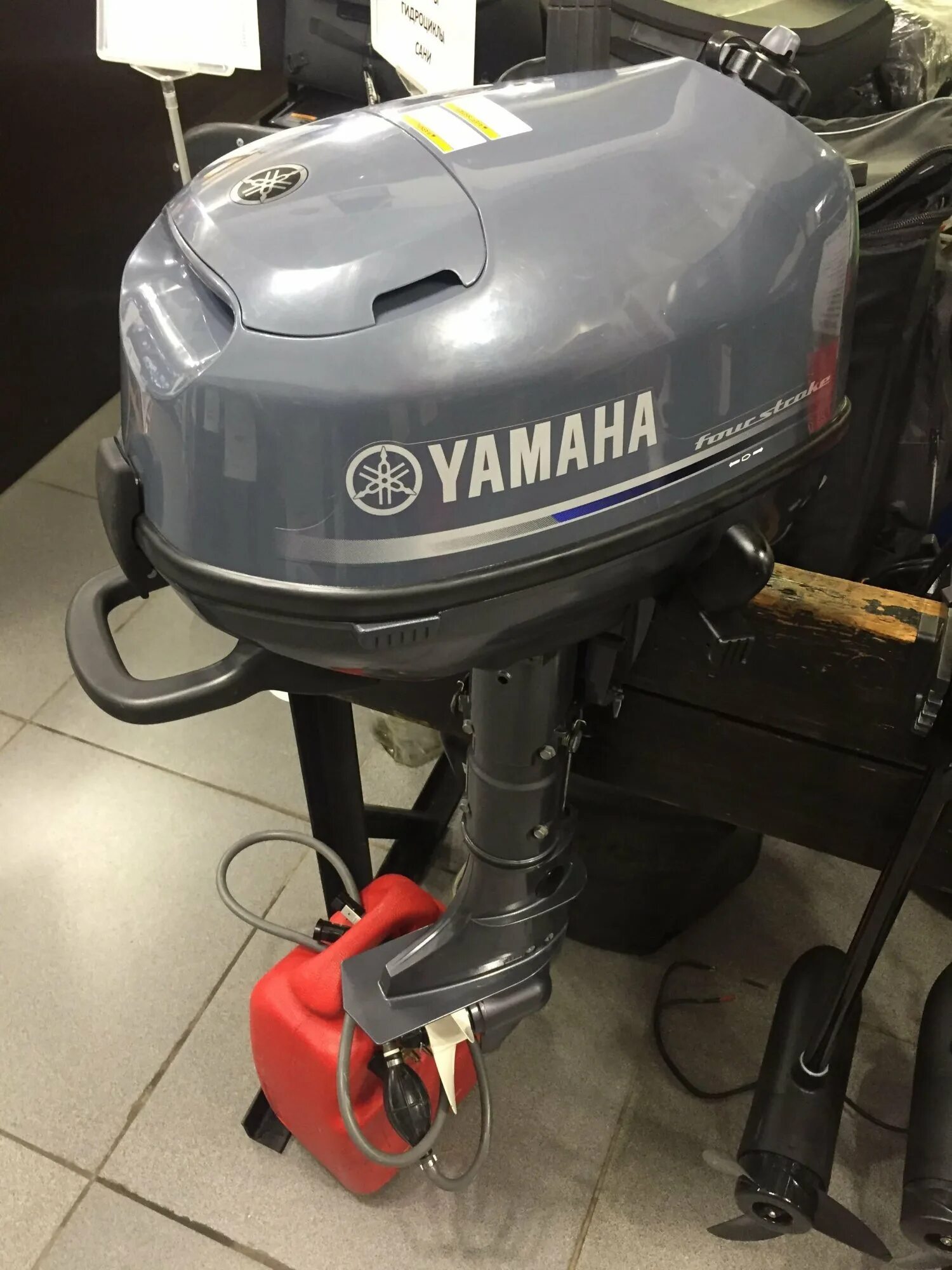 Ямаха 5 л с. Yamaha f5amhs. Лодочный мотор Yamaha 5. Yamaha f5 AMHS 4-Х тактный. F5amhs Ямаха 5 Лодочный мотор.